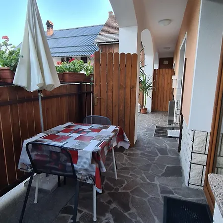 Apartmaji Mezan Apartament *