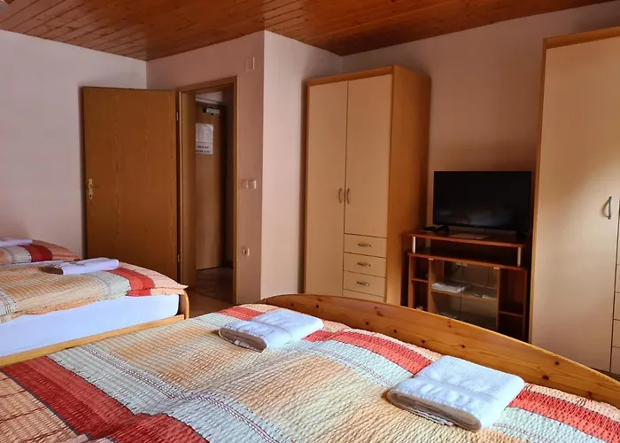 Apartmaji Mezan 公寓