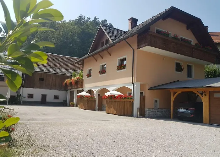 Apartmaji Mezan 公寓